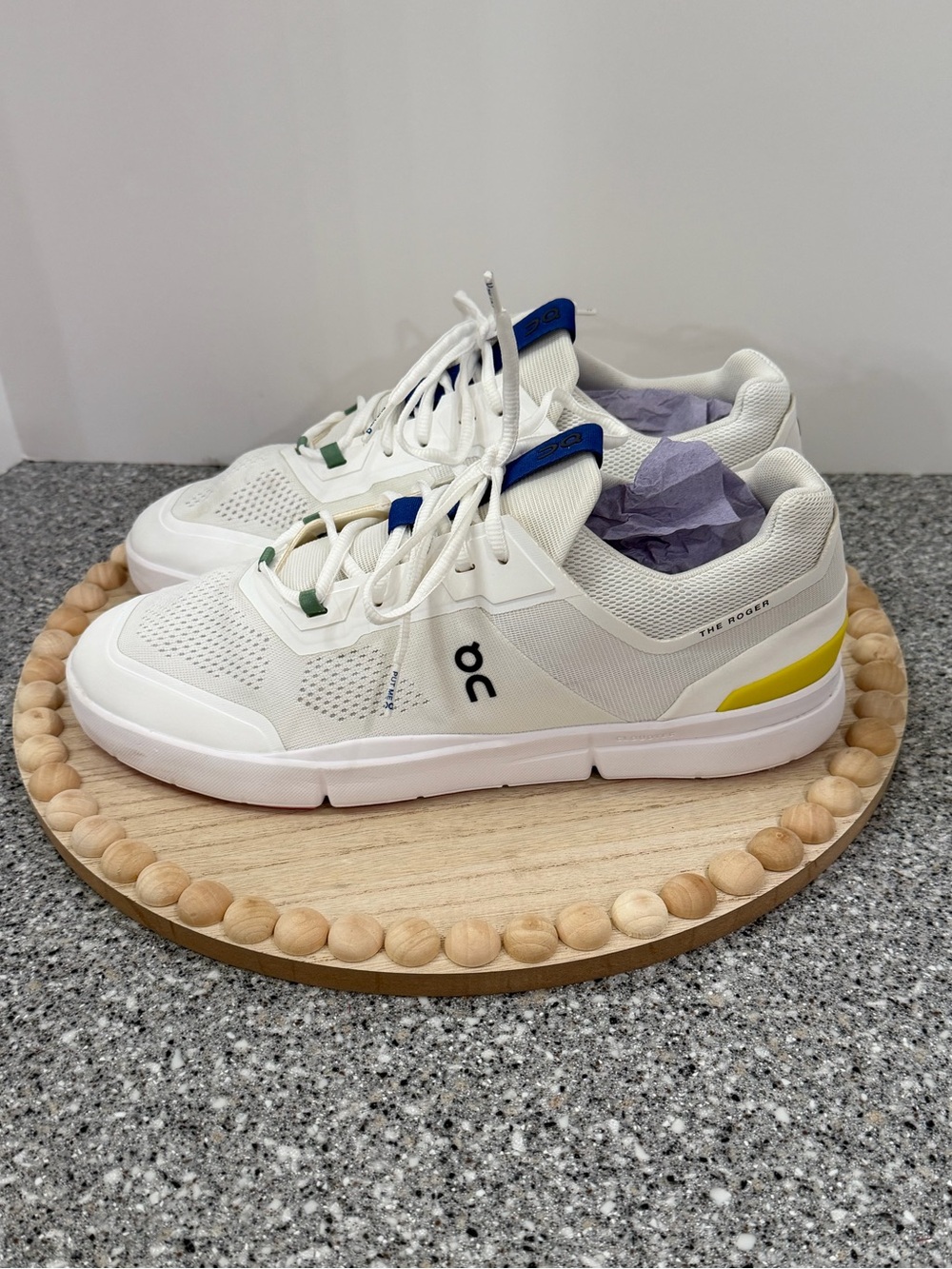 On THE ROGER Spin Men’s Size 12 Undyed White Yellow Sneakers CloudTec